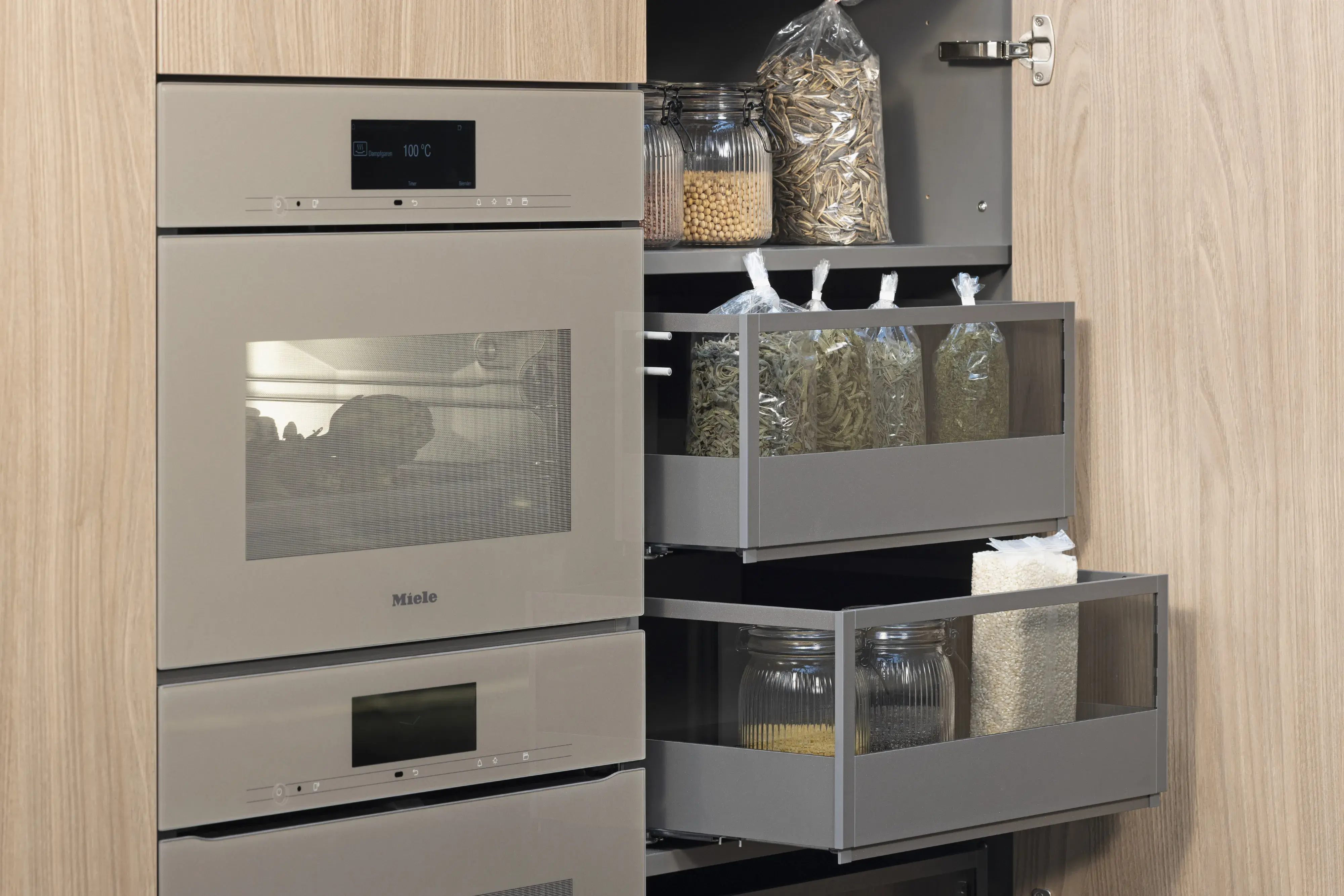Einbaugeräte mit Gerätefront in Pearlbeige von Miele